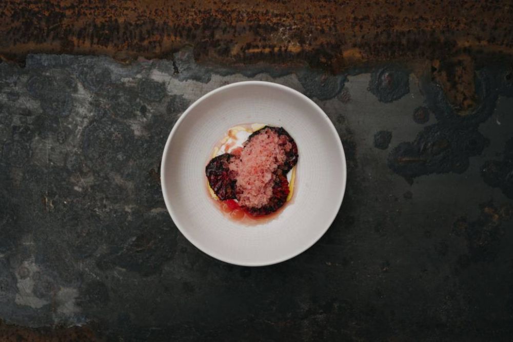 Heerlijk gerecht gepresenteerd op een smaakvolle wijze, bereid met verse ingrediënten bij restaurant Klein BREDA