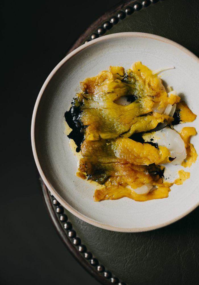 Heerlijk gerecht gepresenteerd op een smaakvolle wijze, bereid met verse ingrediënten bij restaurant BREDA