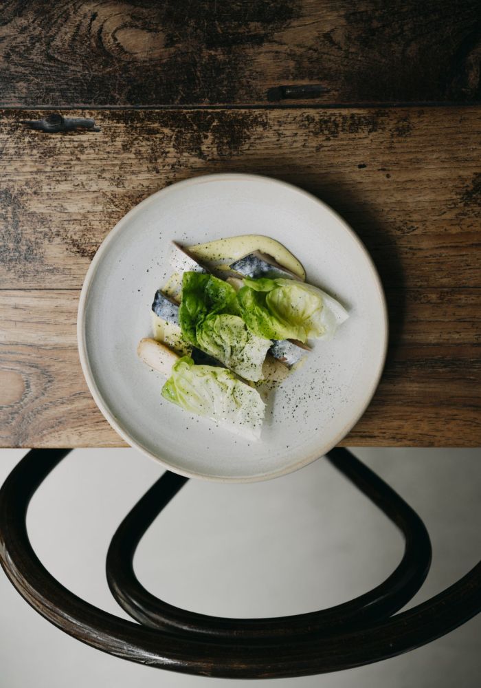 Heerlijk gerecht gepresenteerd op een smaakvolle wijze, bereid met verse ingrediënten bij restaurant BREDA